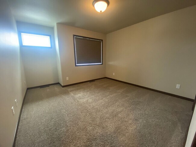 Building Photo - 3-Bed, 3-Bath Single Family Home in Moorhead!
