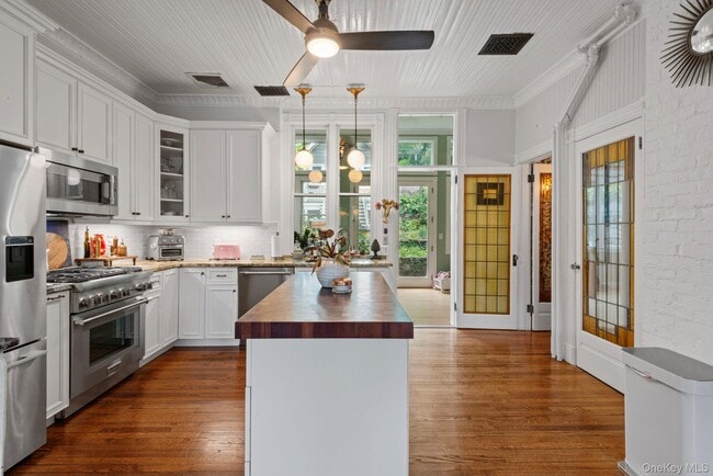 Building Photo - 56 Scudder Ave