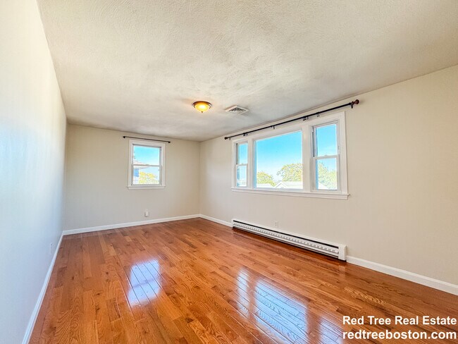 Building Photo - 74 Dunboy St