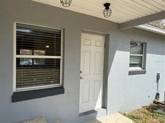 Building Photo - Leesburg Duplex