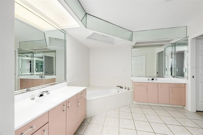 Building Photo - 5 Cache Cay Dr