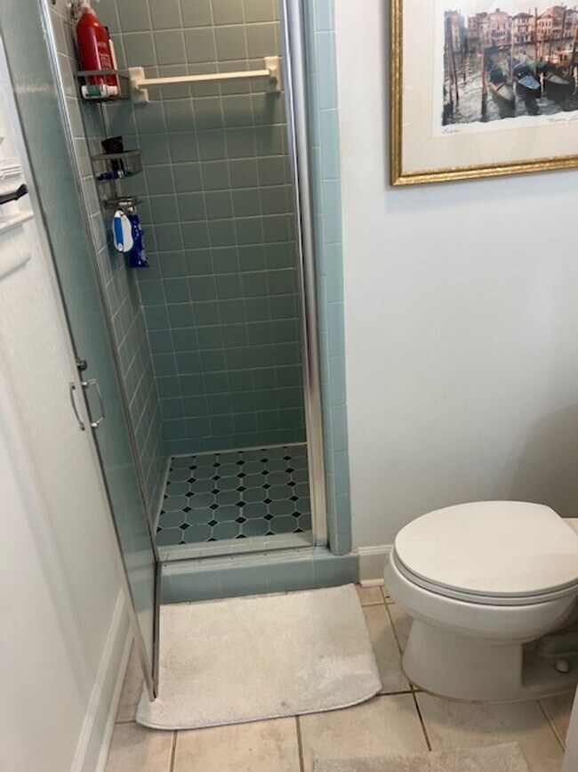 Building Photo - FREE MONTH OF DECEMBER 2025 Beach, 2nd row