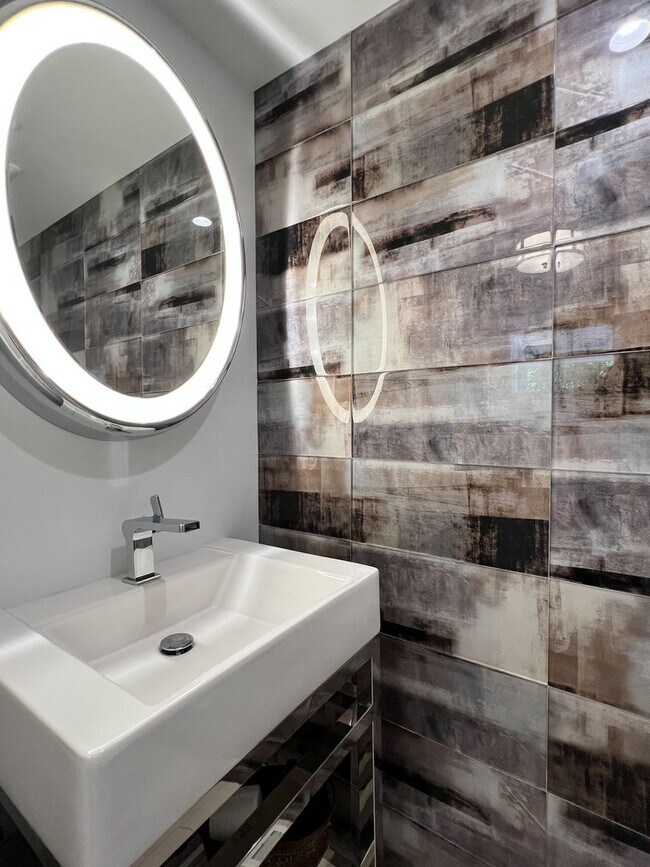 Building Photo - Fully Furnished Modern Home in the Desirable Alphabet Streets