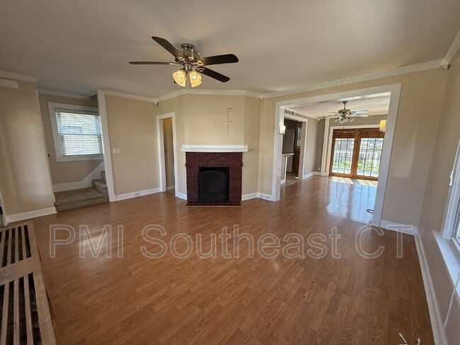 Building Photo - 86 School St