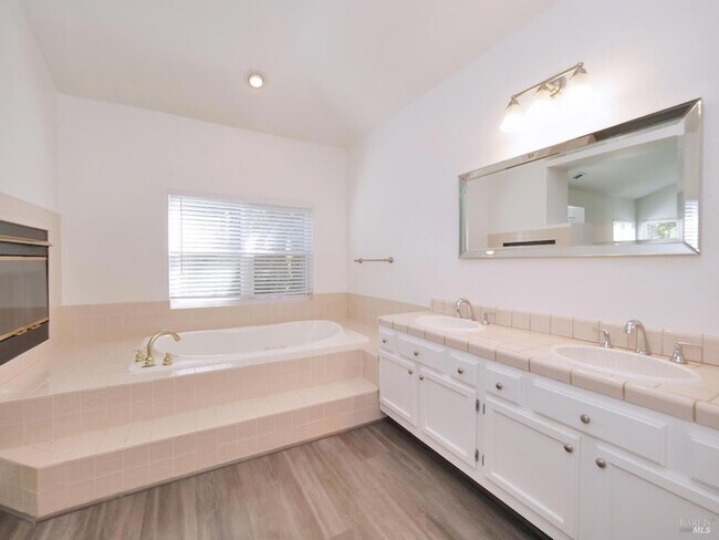 Building Photo - 3500 Crownridge Dr