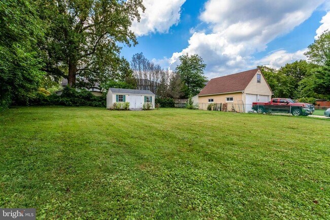 Building Photo - 7618 Leonard Dr