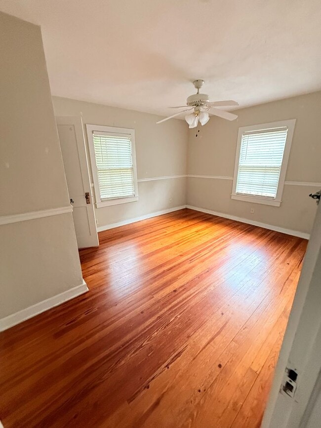 Building Photo - 3 Bed 1 Bath House Downtown, AVAILABLE NOW!