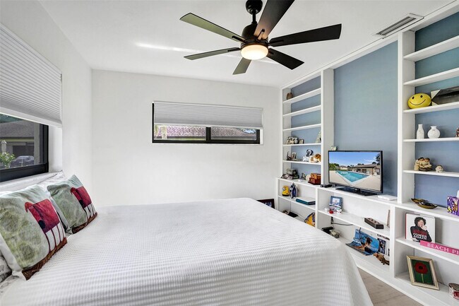 Building Photo - 4840 Greentree Ln