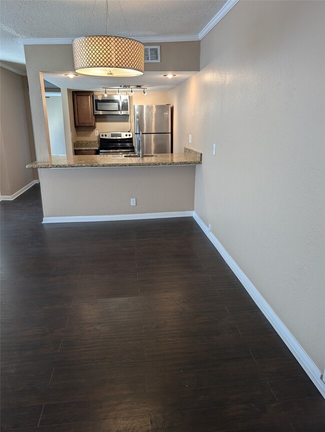 Building Photo - 2503 McCue Rd