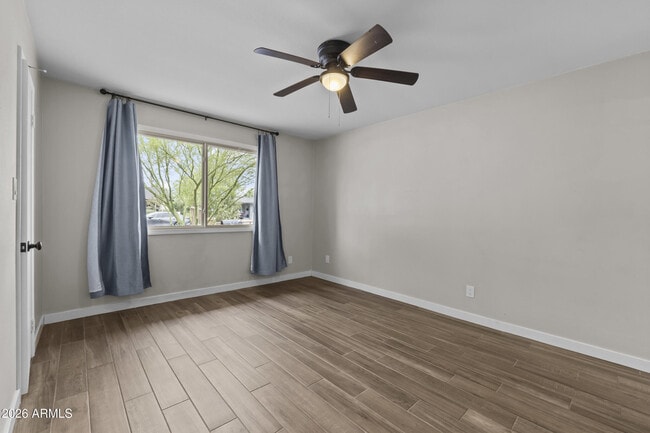 Building Photo - 1229 E Manhatton Dr