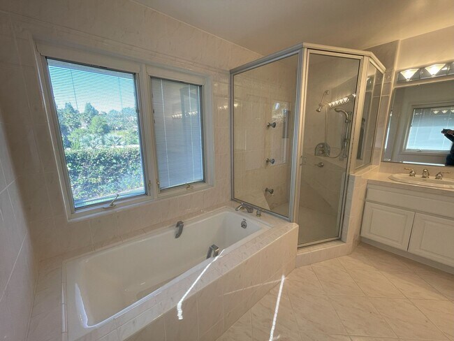 Building Photo - Beautiful Ranch Style House in Rancho Bernardo