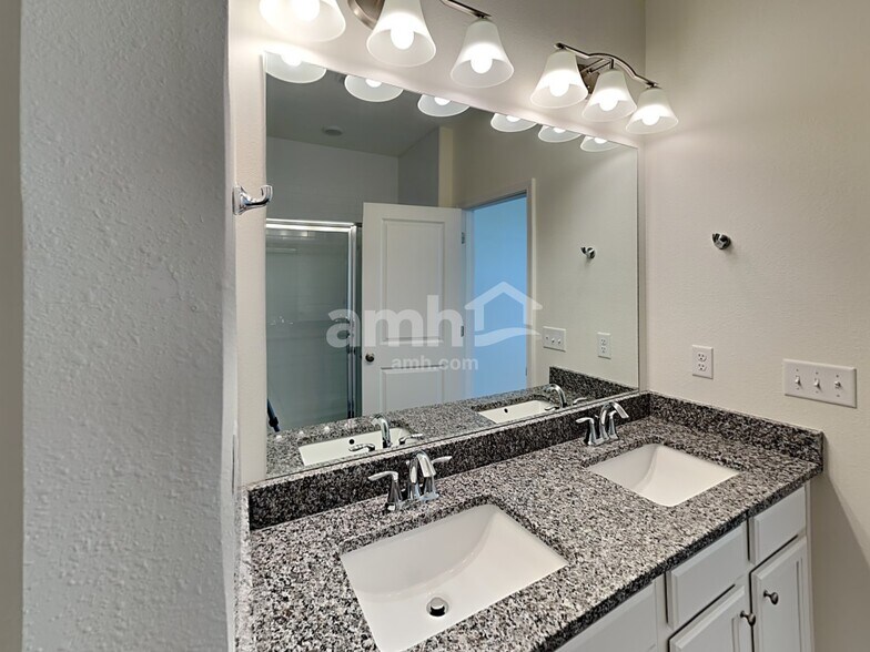 Building Photo - 117 Banyan Frst Dr