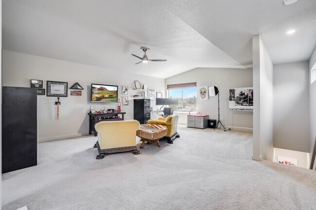 Building Photo - Beautiful 4 Bed, 3.5 Bath Rental Home in Central Beaverton Neighborhood!