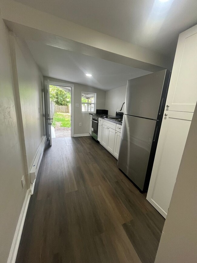 Primary Photo - Cozy 3 bedroom 1 bath house