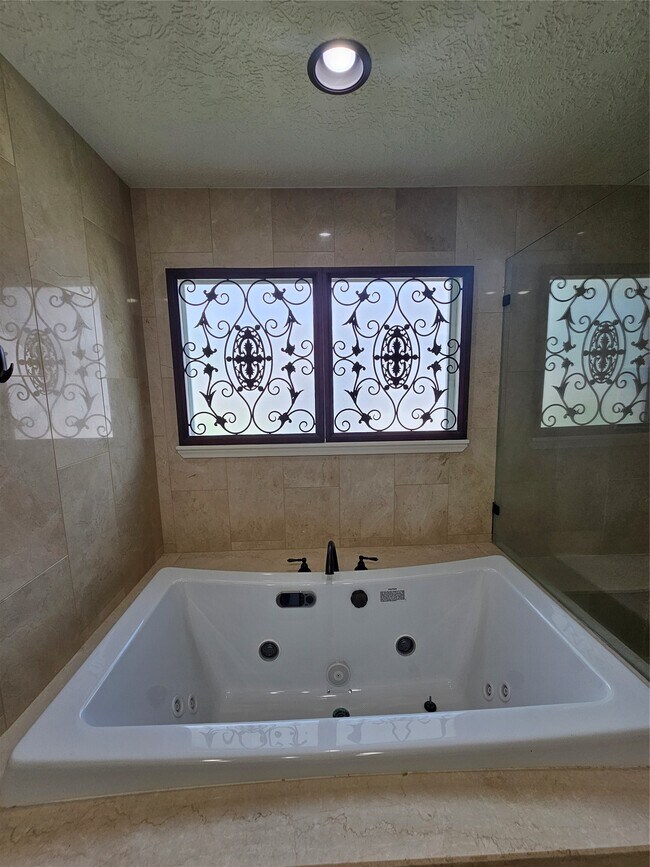 Building Photo - 9207 Dairy View Ln