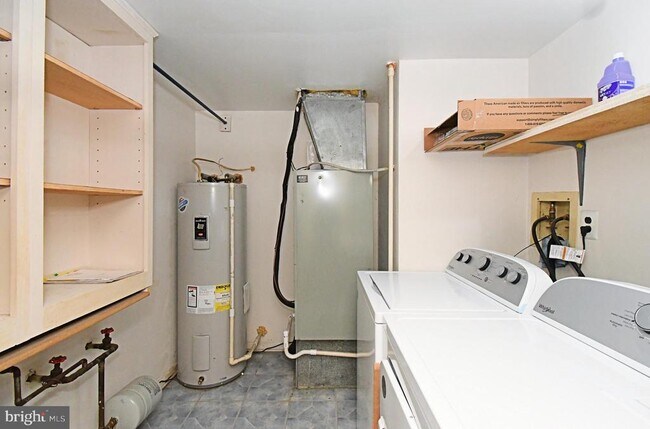 Building Photo - 592 Wrensong Rd