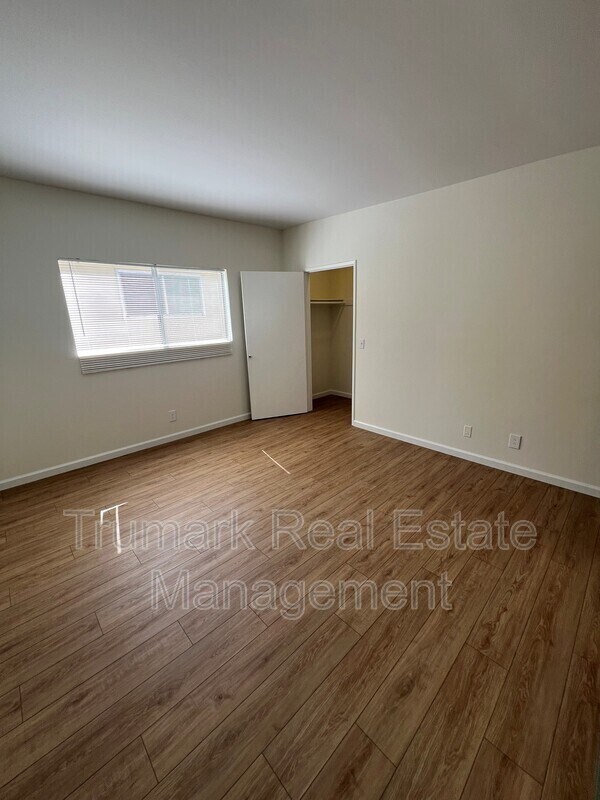 Building Photo - 2713 Montrose Ave