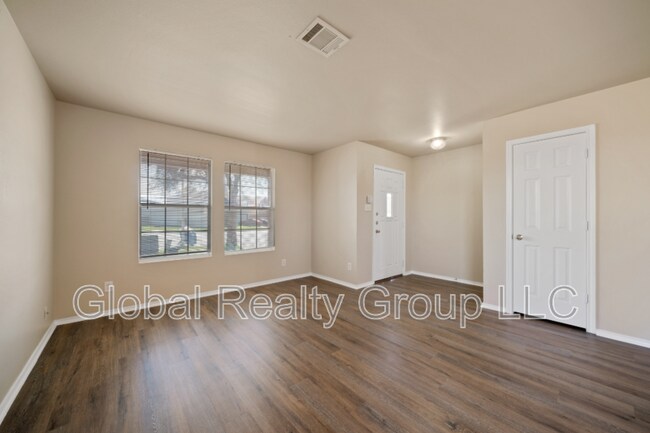 Building Photo - 144 Crest Bluff