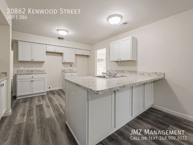 Building Photo - 20862 Kenwood St