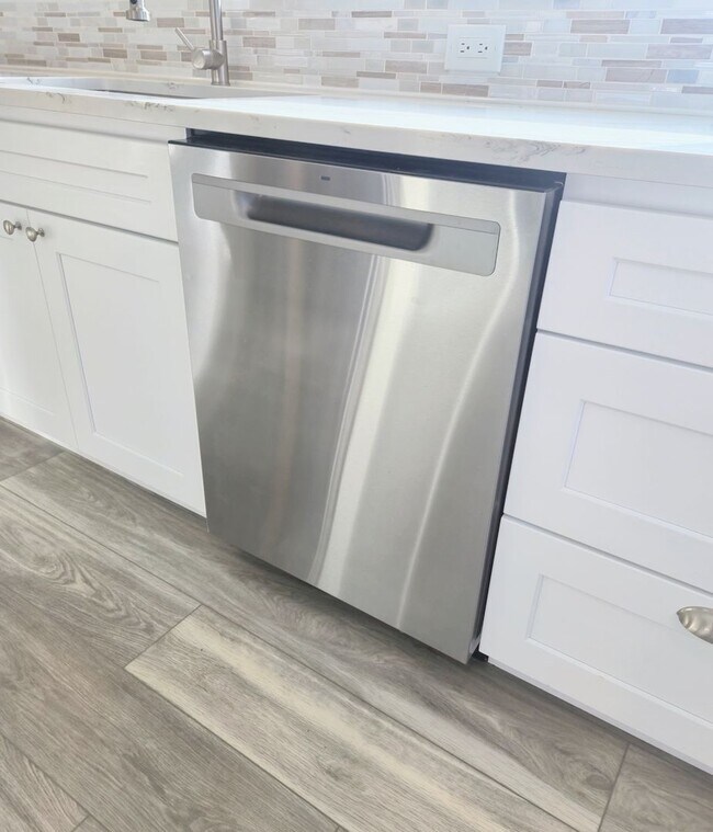 Building Photo - Newly Remodeled 2 Bedroom Home & ADU For R...