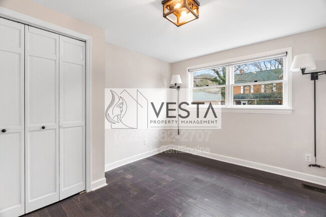 Building Photo - 4 Riddle Rd