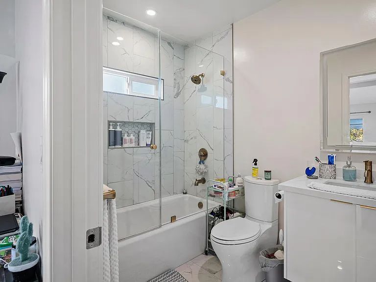 Building Photo - 1005 Hi Point St