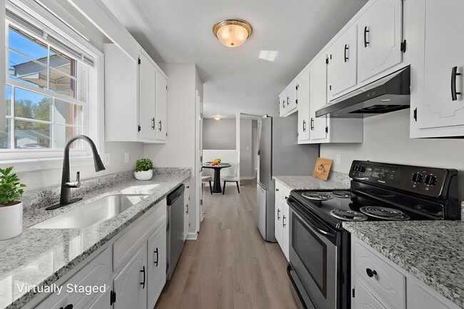 Building Photo - Cozy Charm Meets Modern Touches in Oak Grove