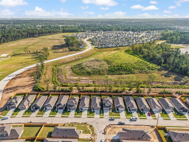 Building Photo - 5930 Hampton Vly Dr