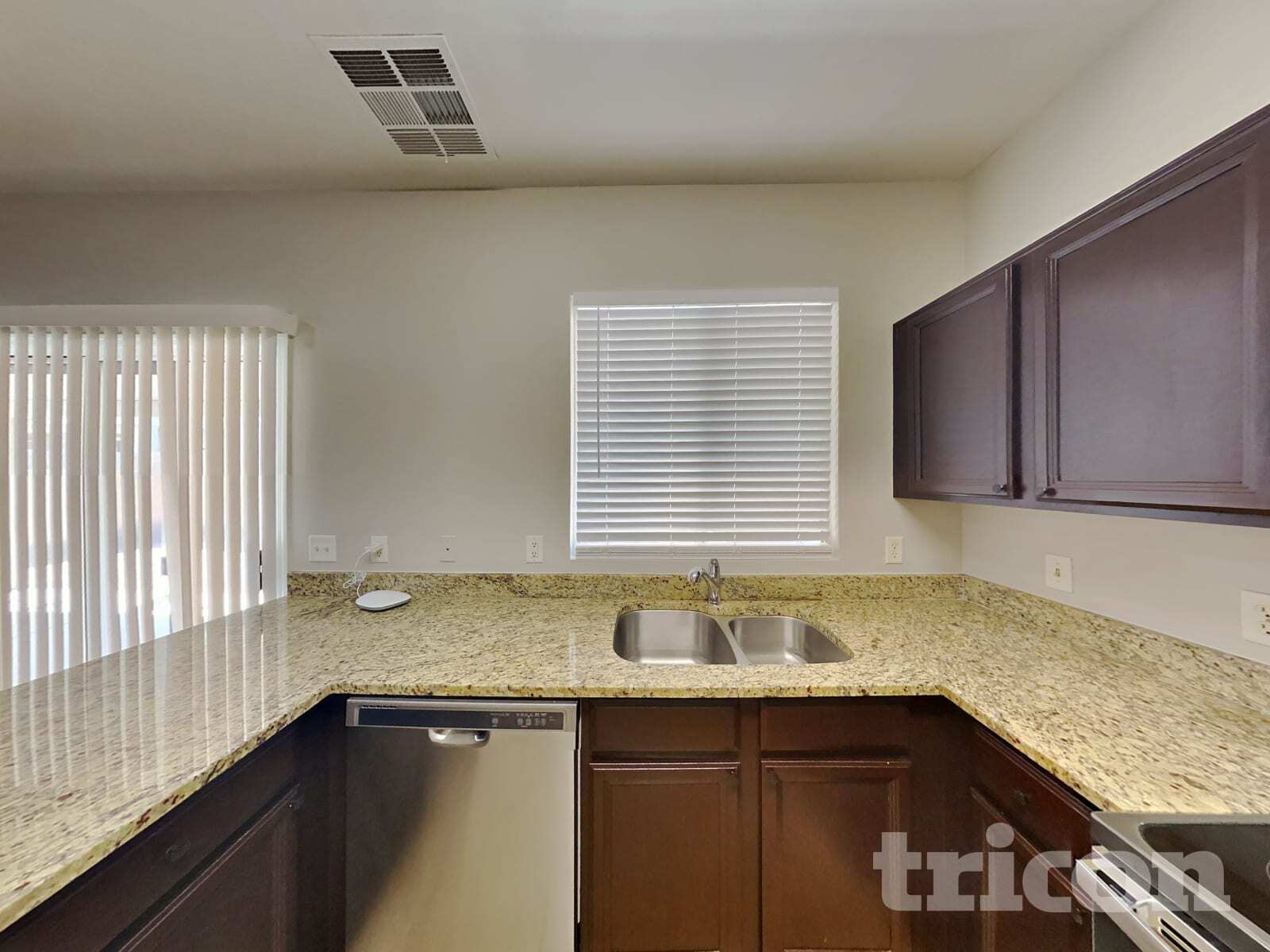 Building Photo - 3921 W Irwin Ave