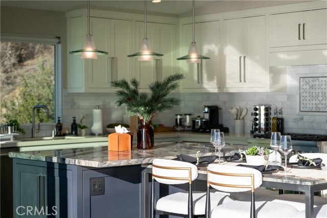 Building Photo - 2192 Crestview Dr