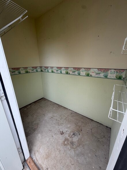 outdoor storage - 514 Cedar Hollow Dr