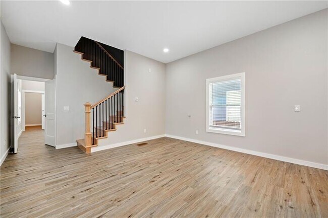 Building Photo - 962 Welch St SW