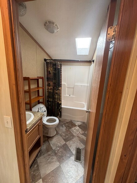 Building Photo - 383 Church St