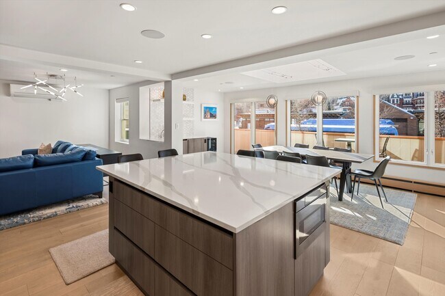 Building Photo - 447 E Cooper Ave