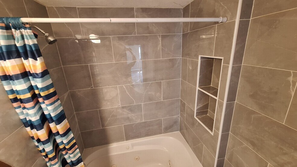 Building Photo - 5 Kenmar Dr