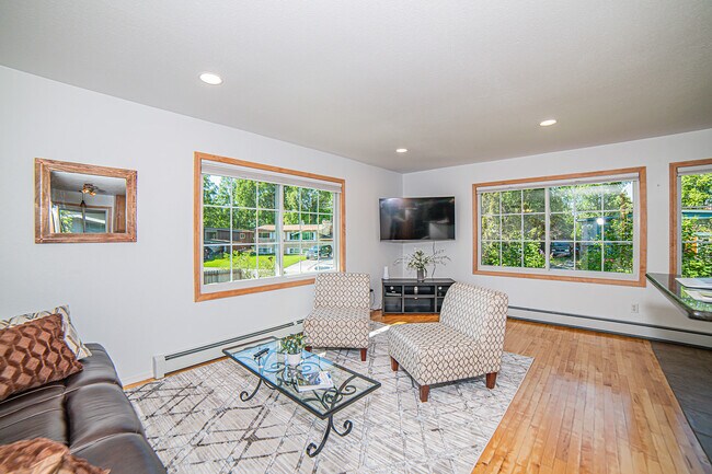 Building Photo - 4801 Canterbury Way