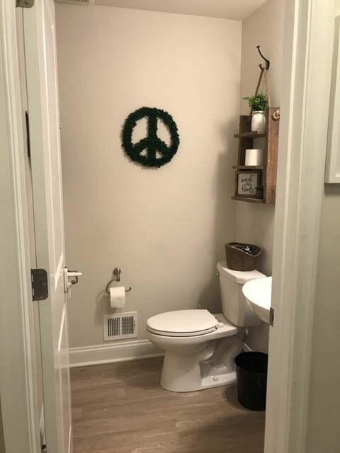 half bath - 624 Heathland Trl