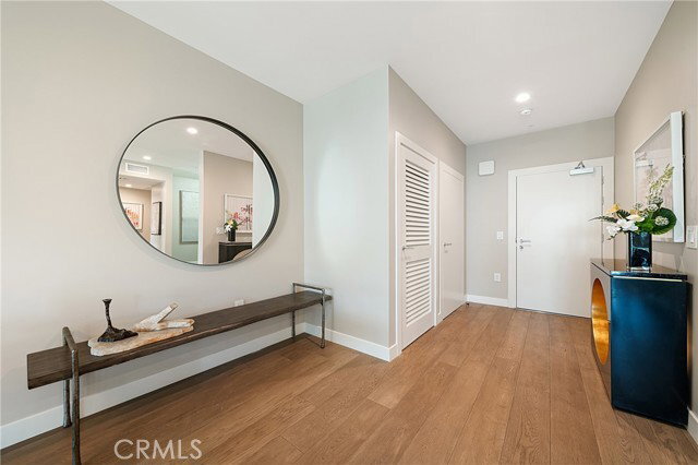 Building Photo - 39 S Los Robles Ave