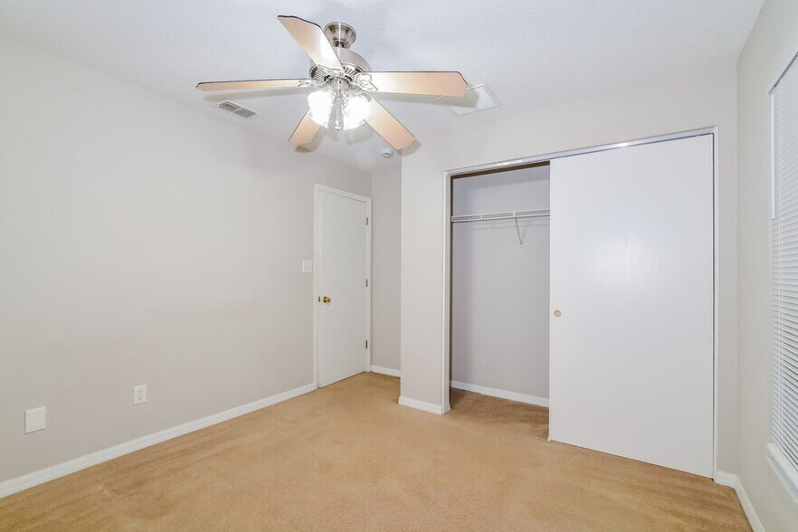 Building Photo - 1176 Stoneham Dr