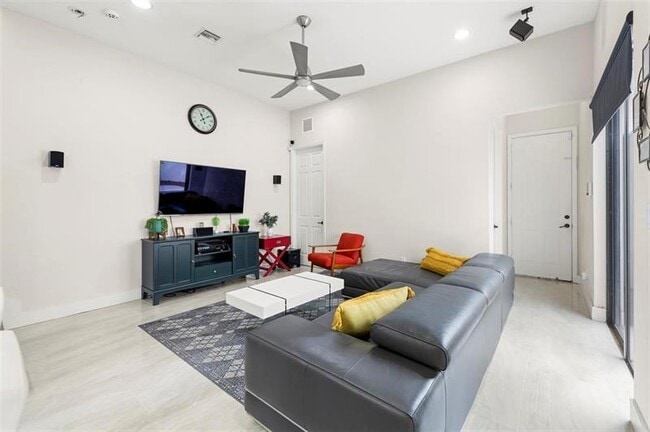 Building Photo - 8315 NW 38th St