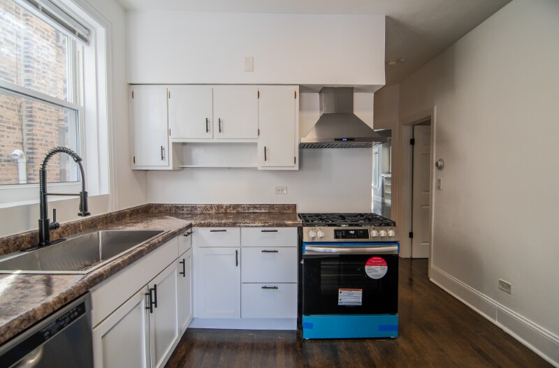 Building Photo - 3024 N Avers Ave