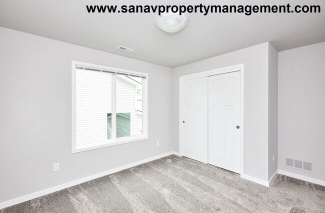 Building Photo - Spacious 3-Bedroom Home with Modern Layout...