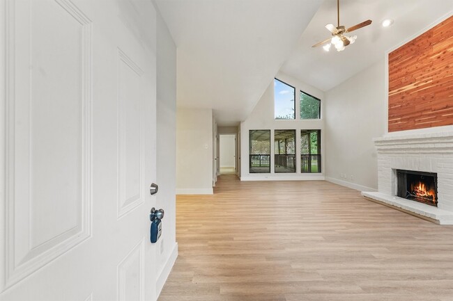 Building Photo - 18118 Lakeside Ln