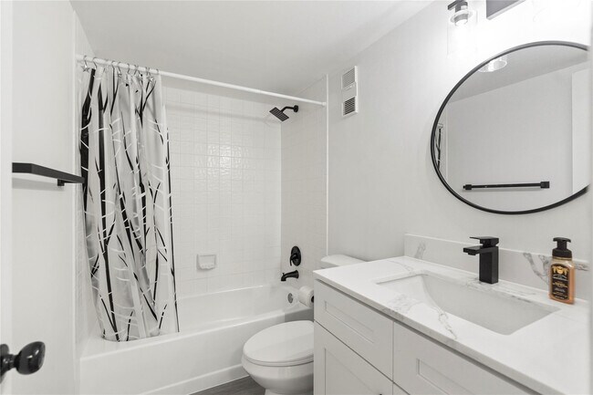 Building Photo - 2232 N Cypress Bend Dr