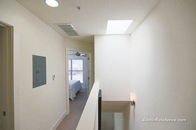 Building Photo - 711 32nd W St