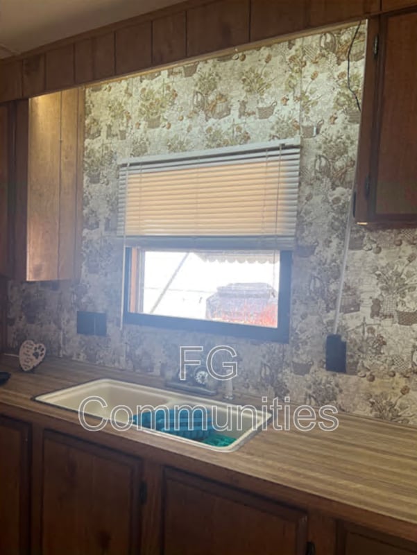 Building Photo - 3610 Highlands Rd