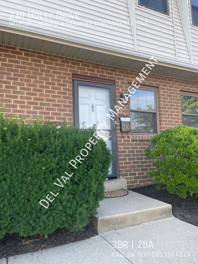 Building Photo - 230 Holly Dr