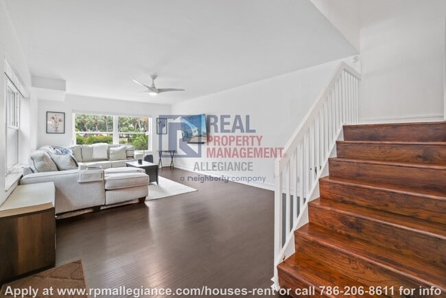 Building Photo - Stylish 2-Bedroom Townhome in Gated Boynto...