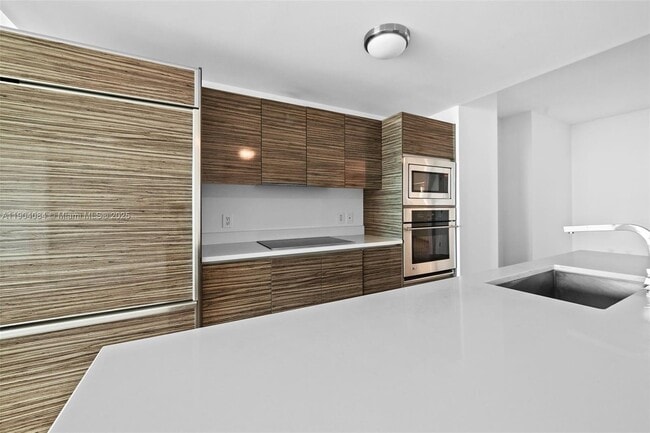 Building Photo - 460 NE 28th St