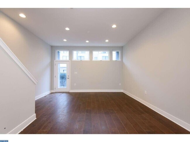 Building Photo - 1515 N Mascher St